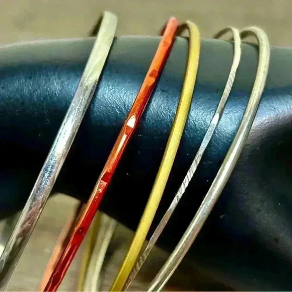 Set of 5 Mixed Metal Tones Vintage Bangle Bracelets - Picture 2 of 3